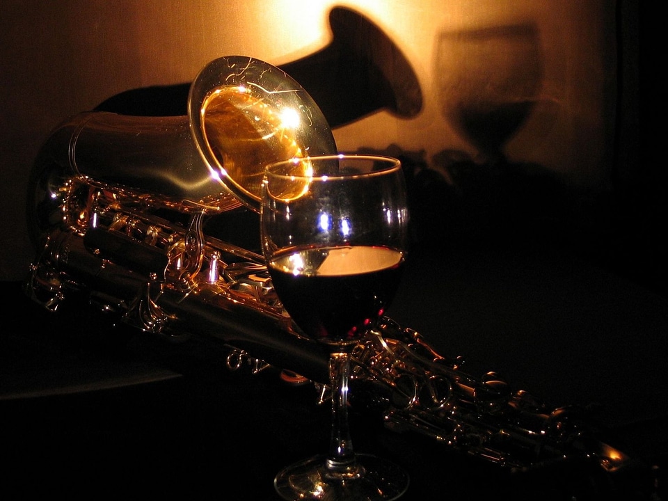 Instruments dark the darkness