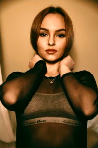 Beauty Human Hair Color Fashion Model Shoulder