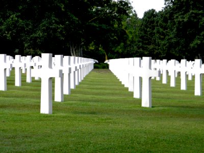 Cemetery Grave Grass Memorial