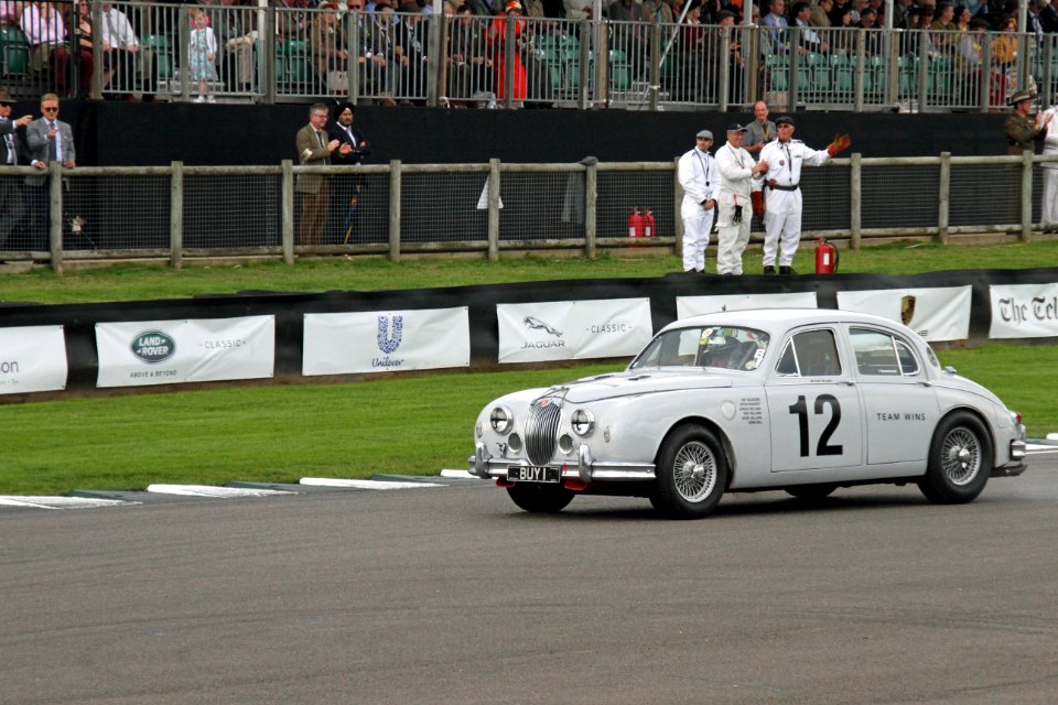 Car Race Mid Size Car Racing