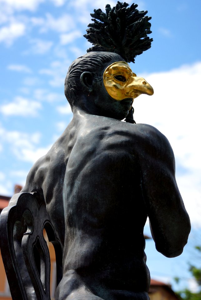 Statue Sculpture Beak Monument