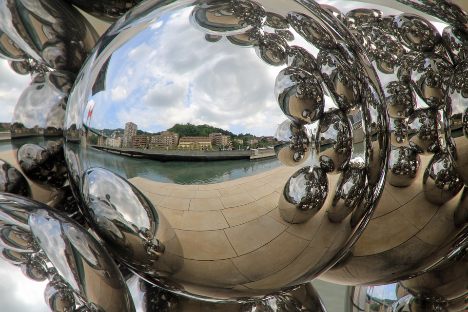 Mirroring reflection bilbao