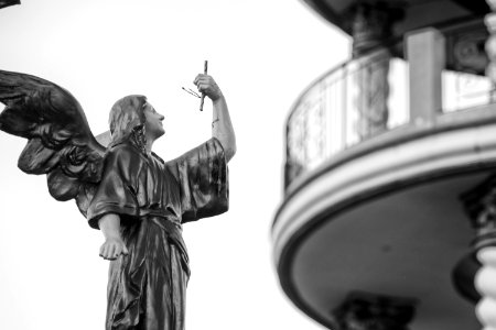 Shallow Focus Architectural Photography Of Angel Statue photo