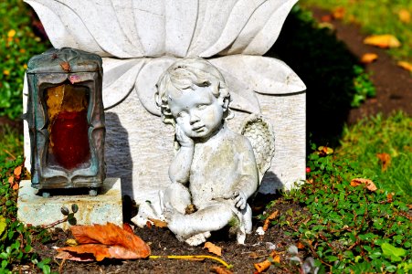 Statue Leaf Sculpture Grave photo