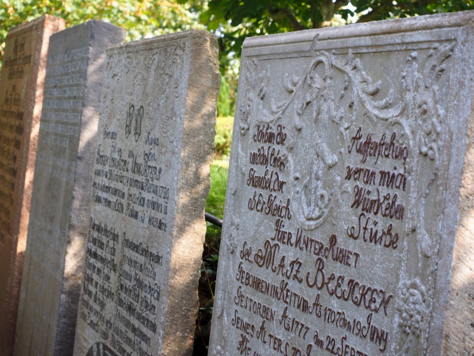 Grave Cemetery Headstone Memorial