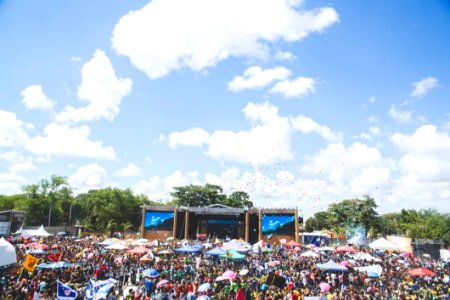 Black And Blue Stage Under Blue Daytime Sky