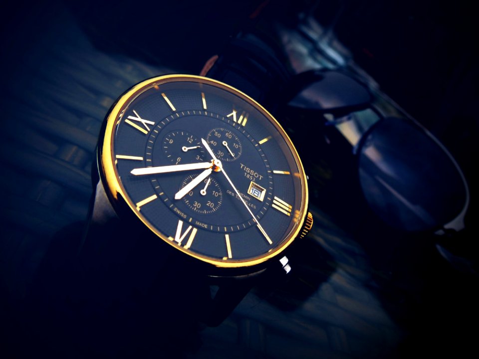 Round Gold-color Chronograph Watch With Black Strap At 736
