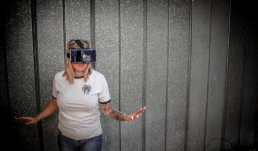 Woman Wearing Vr Goggles Photo photo