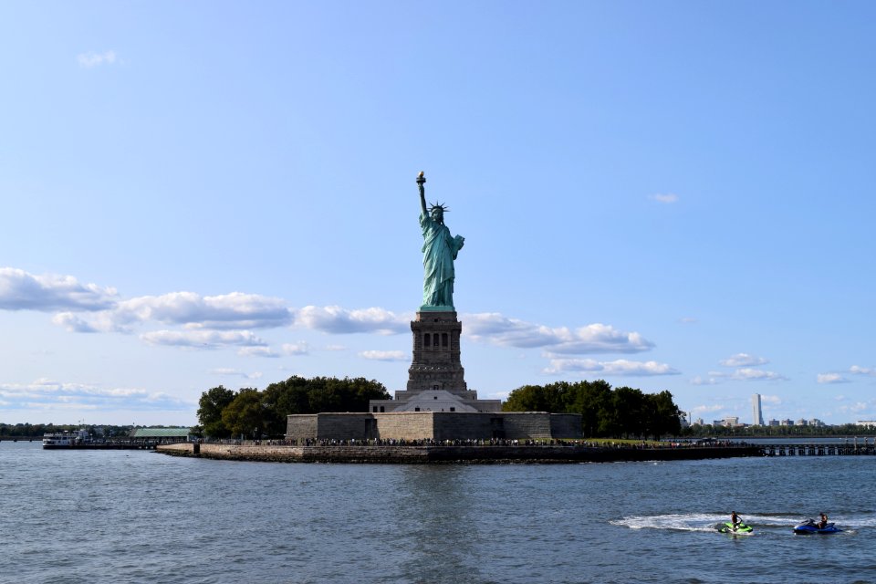 Monument Landmark Statue Sky