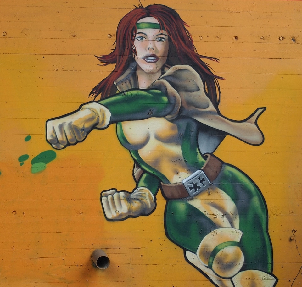 Wall street art yellow