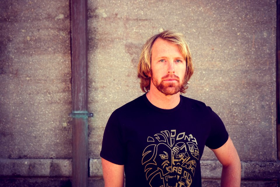 Man In Black And Gold Lion Head-printed Crew-neck T-shirt