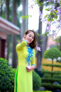 Photo Of Woman Wearing Yellow And Blue Floral 34-sleeved Dress