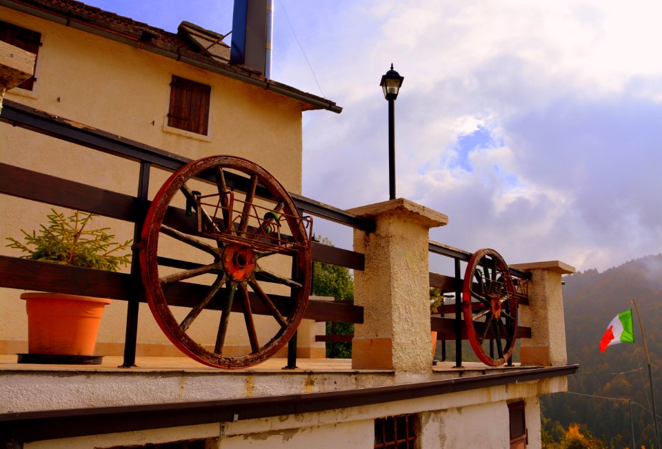 Wheel Sky Building Facade
