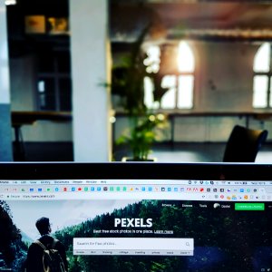 Monitor Displaying Pexels Website photo