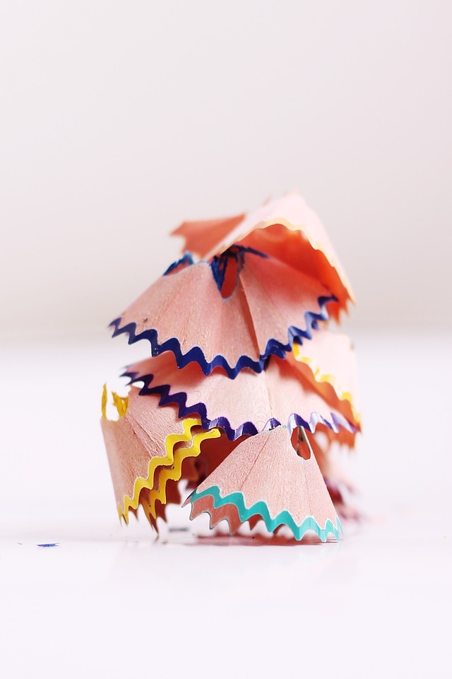 Colored shavings waste