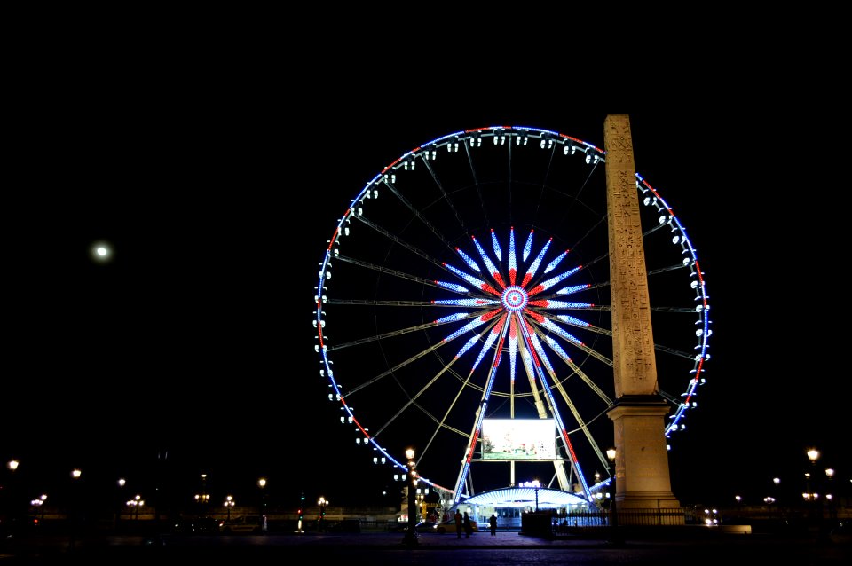 Photo Of London Eye London Near Brown Concrete Monument During Night Time