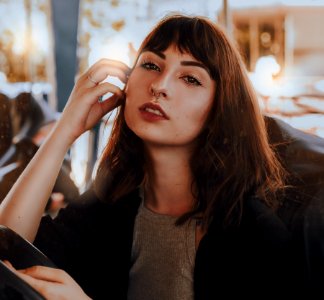 Shallow Focus Photography Of Woman In Gray Top photo