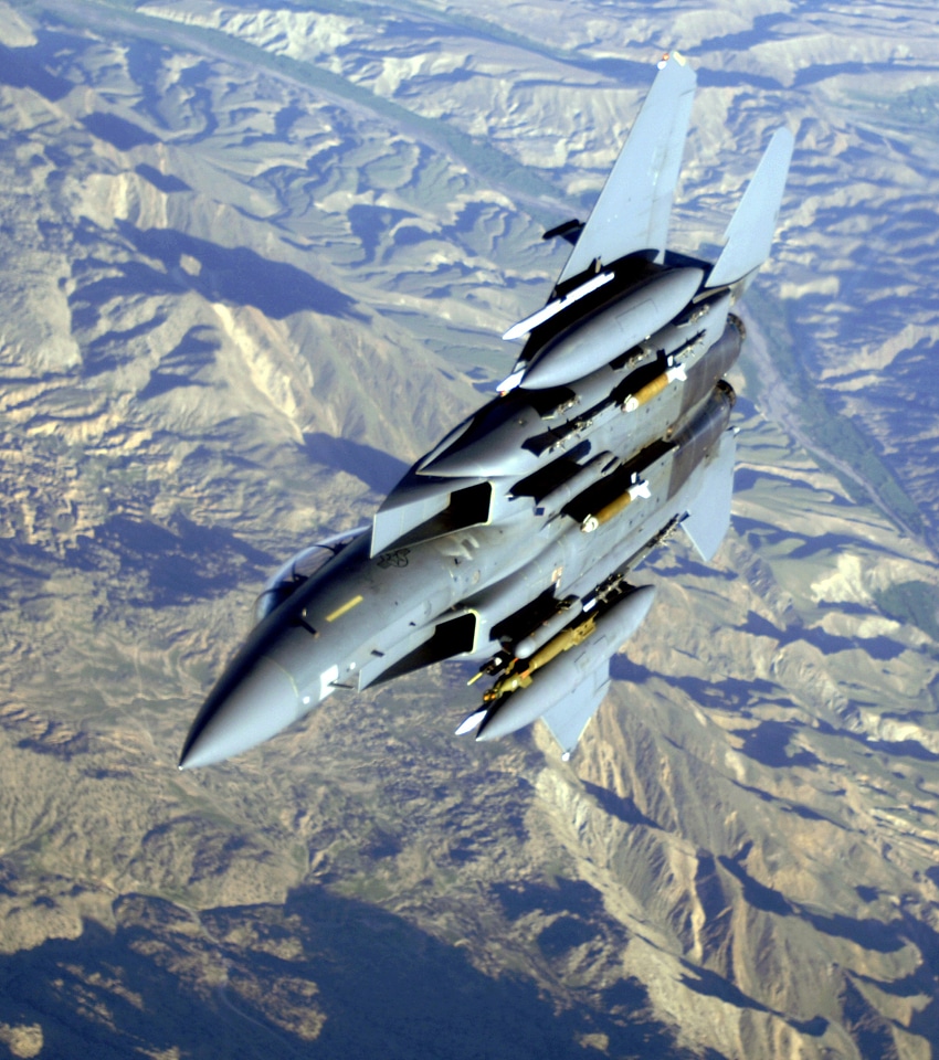 Turn f-15 fighter