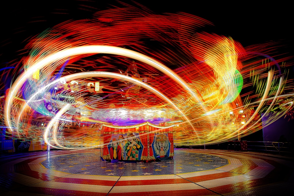 Light traces folk festival year market