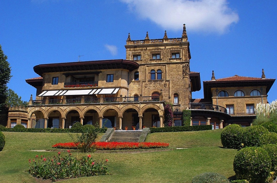 Mansion palace luxurious
