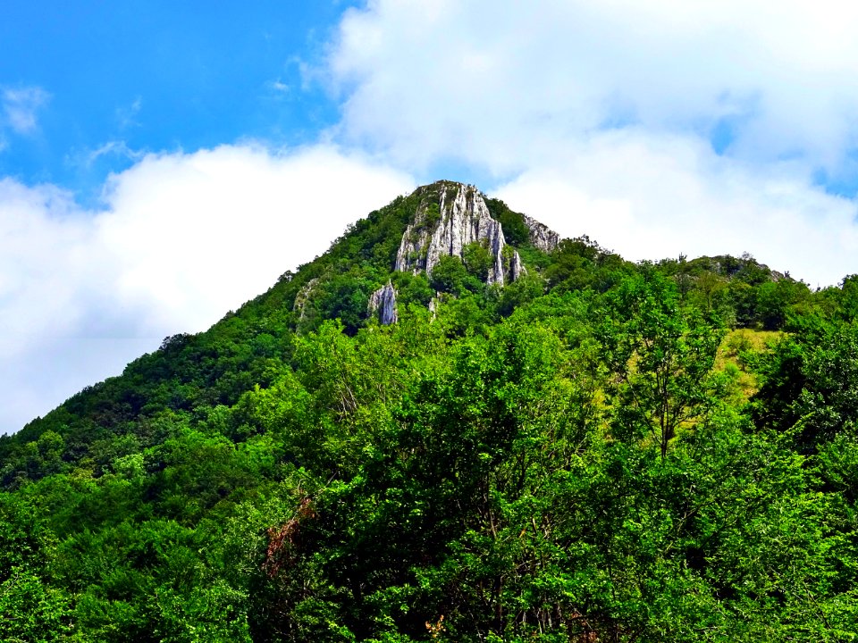 Low-angle Photography Of Mountain