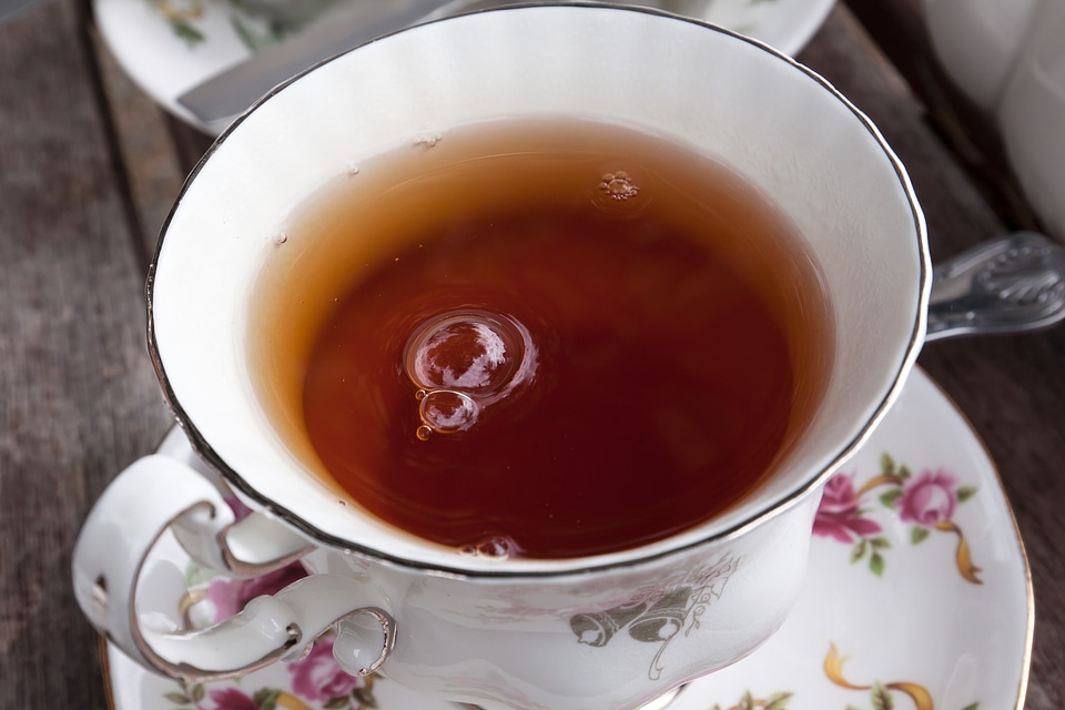 Teacup air bubbles teapot