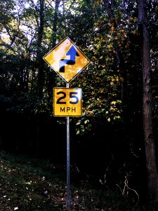 Yellow 25 Mphg Road Signage