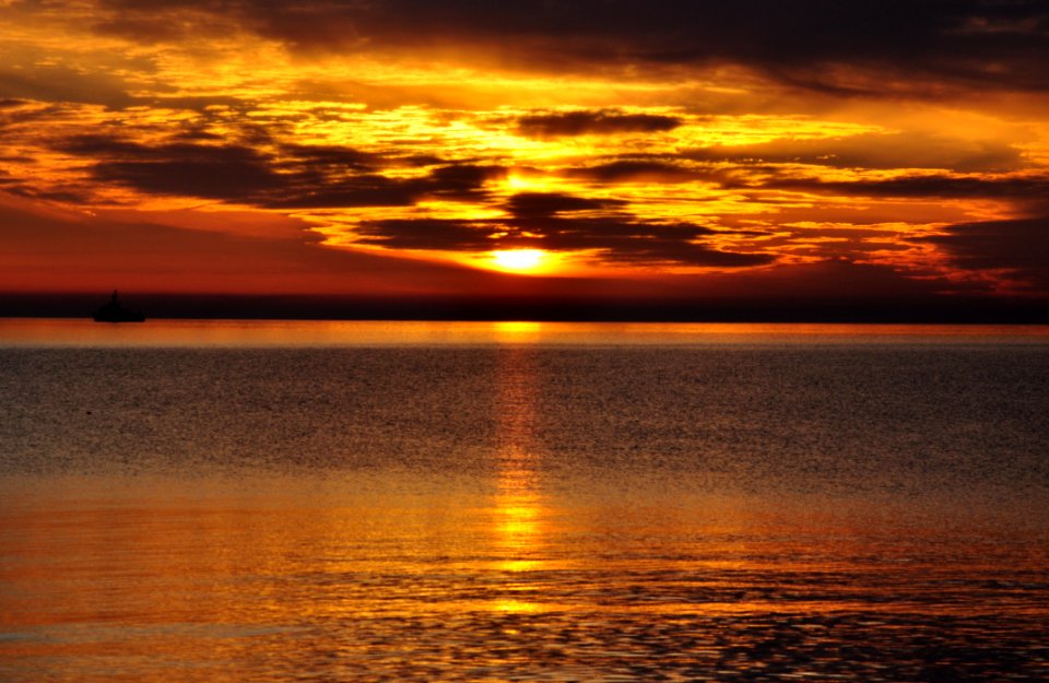 Sun Rise Over The Horizer