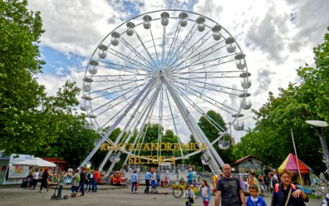 Low Angle Photography White Ferris Wheel photo