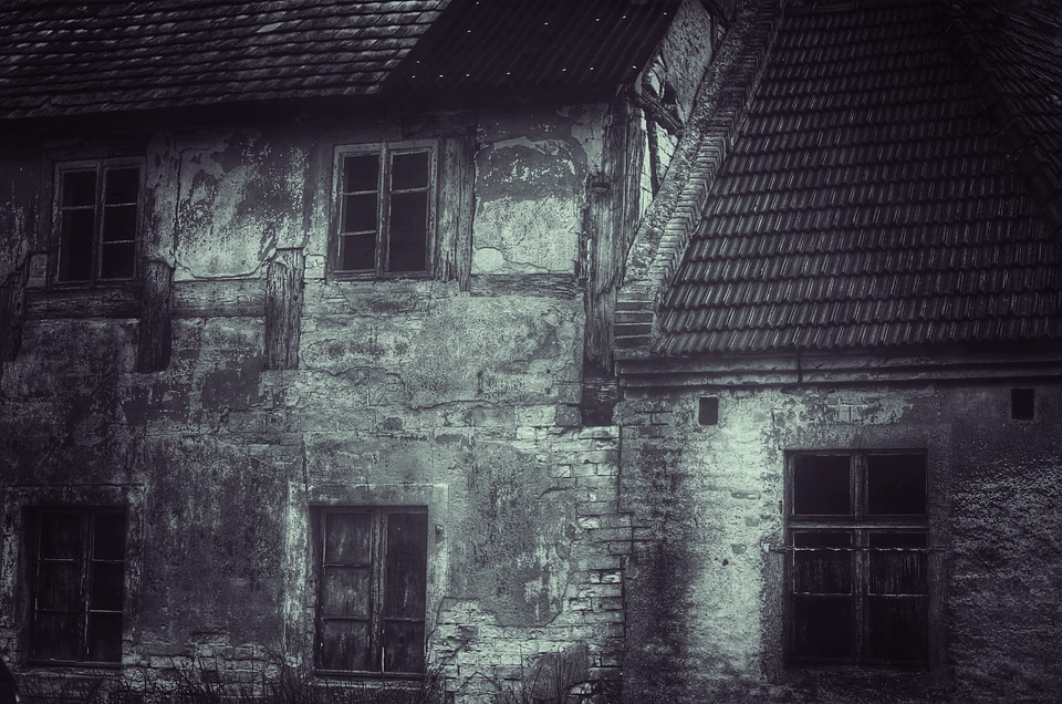Facade lapsed building
