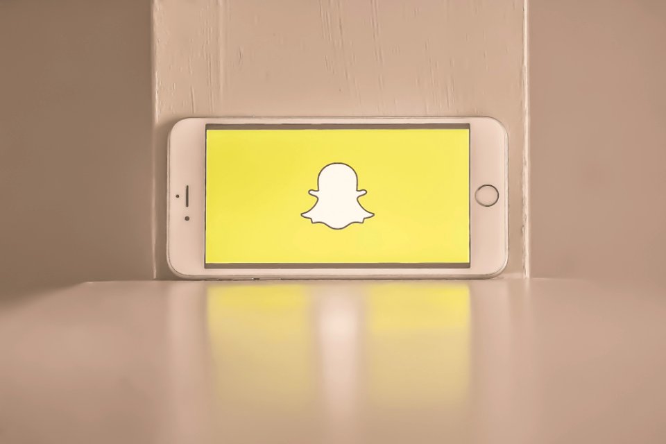 Silver Iphone 6s Showing Ghost Illustration