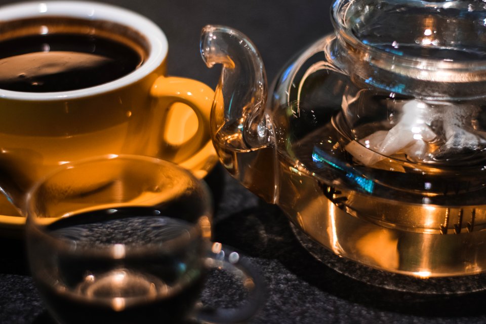 Luqiud Filled Clear Glass Teapot With Cup