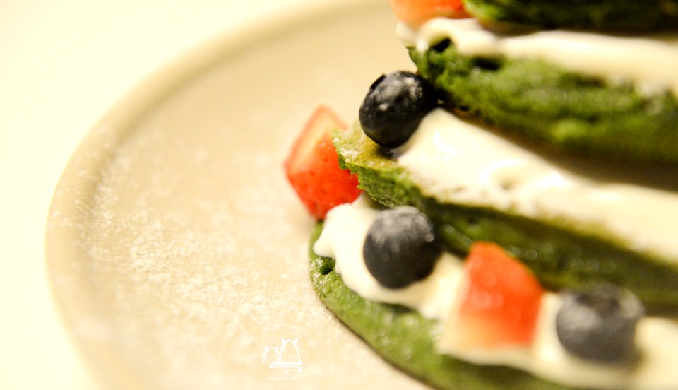 Close-up Photo Of A Food In A Ceramic Plate photo