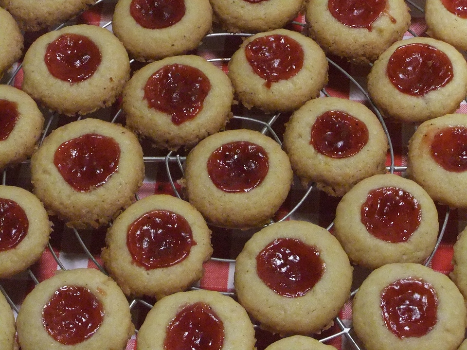 Bake small cakes advent