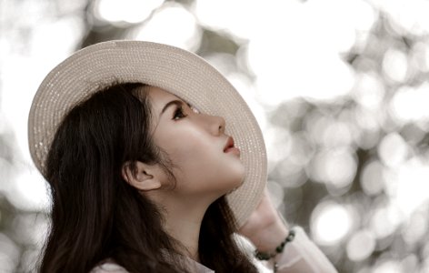 Woman Wearing White Hat See In The Sky