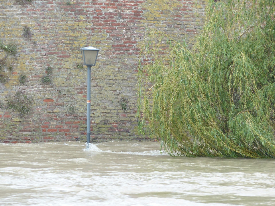Street lamp river water