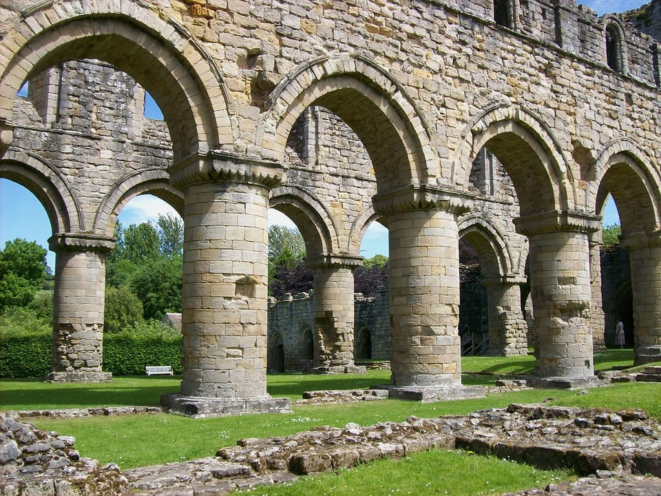 Columns ruins remains