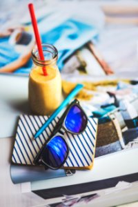 Sunglasses Yougurt Note