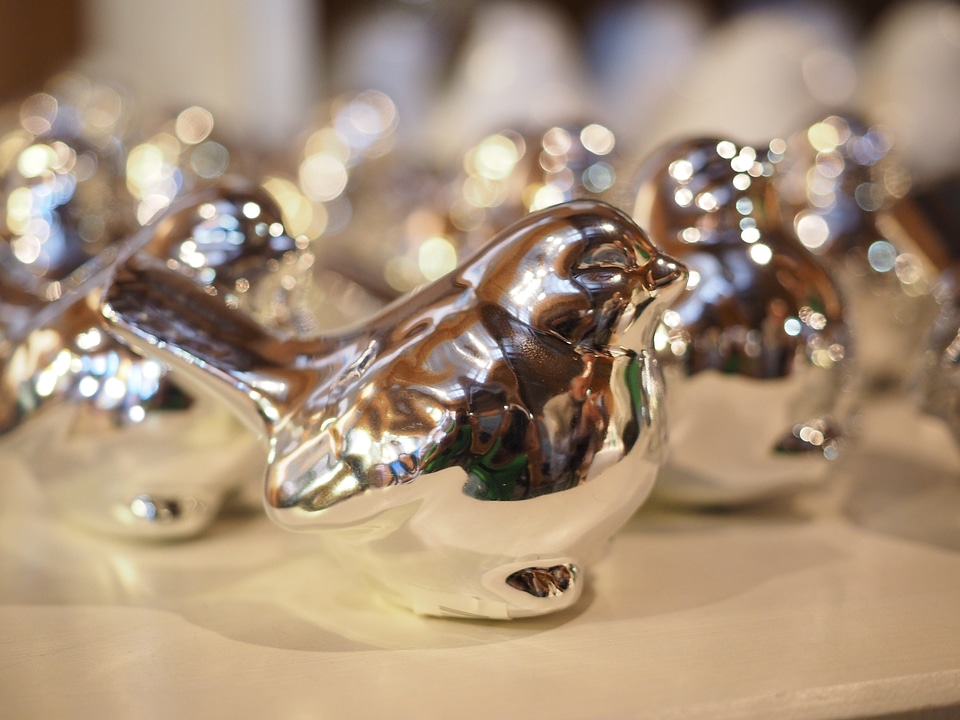 Figure silver figure bird