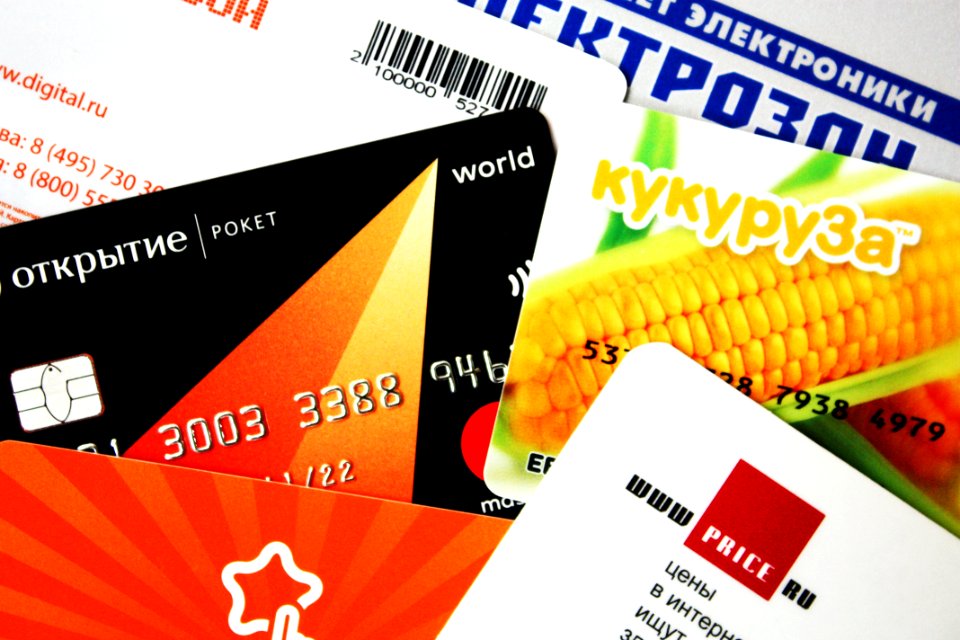 Cards Close-up Credit