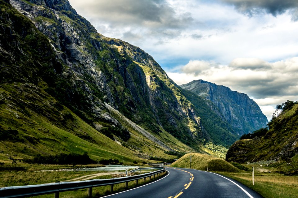 Asphalt Clouds Curve