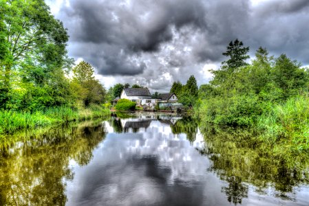 House On The Middle Of The Lake