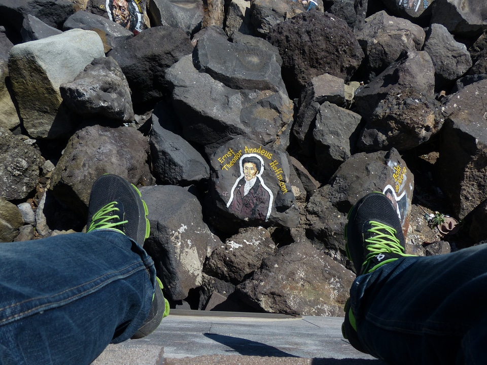 Dangling feet shoes stones