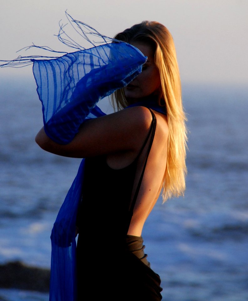 Beach Blonde Close