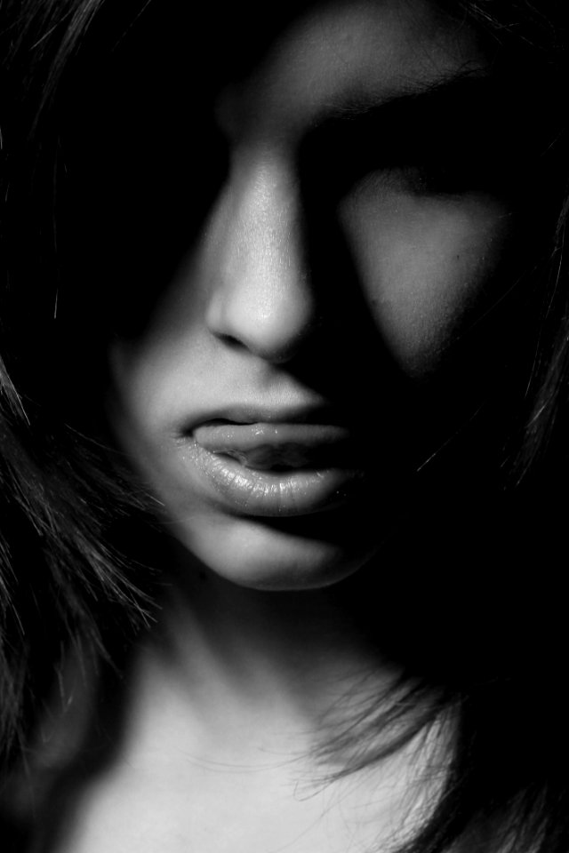 Aesthetics Black-and-white Dark