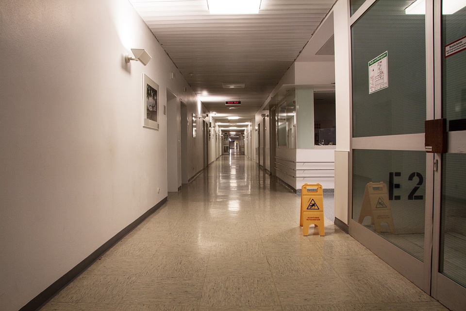Wide very long warnschild