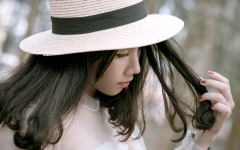 Woman Wearing White And Black Hat photo