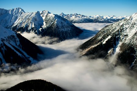 Rocky Mountain With Fog In Daytime Photo photo