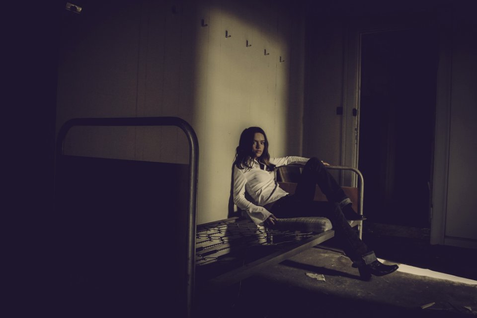 Adult Bed Blur Dark