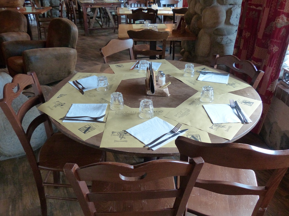 Seat inn restaurant